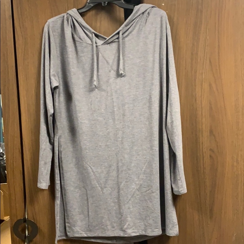 Light weight tunic, side slit with hood